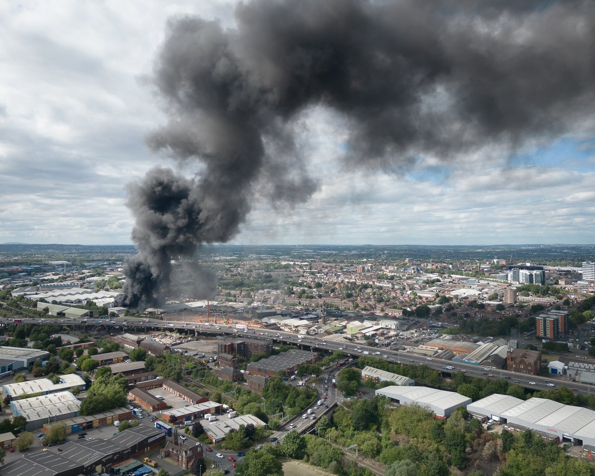 tonyneat's tweet photo. Not the best of commutes for some this afternnon dealing with this fire in West Bromwich. https://t.co/68ZNd0e0Sx