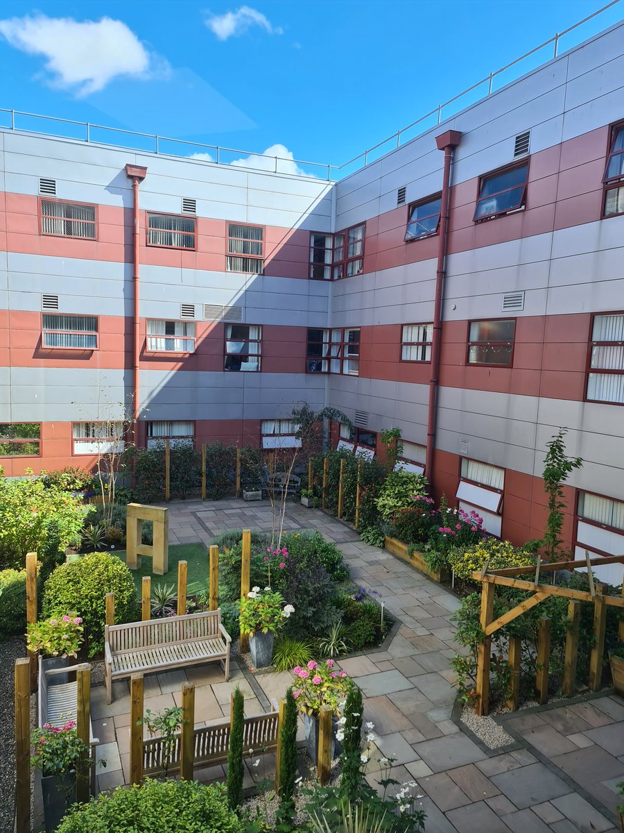 LeanneHPatrick's tweet photo. Beautiful QMH in the sunshine 😍 

@nhsfife #NurseTwitter https://t.co/W98gw6I0tg
