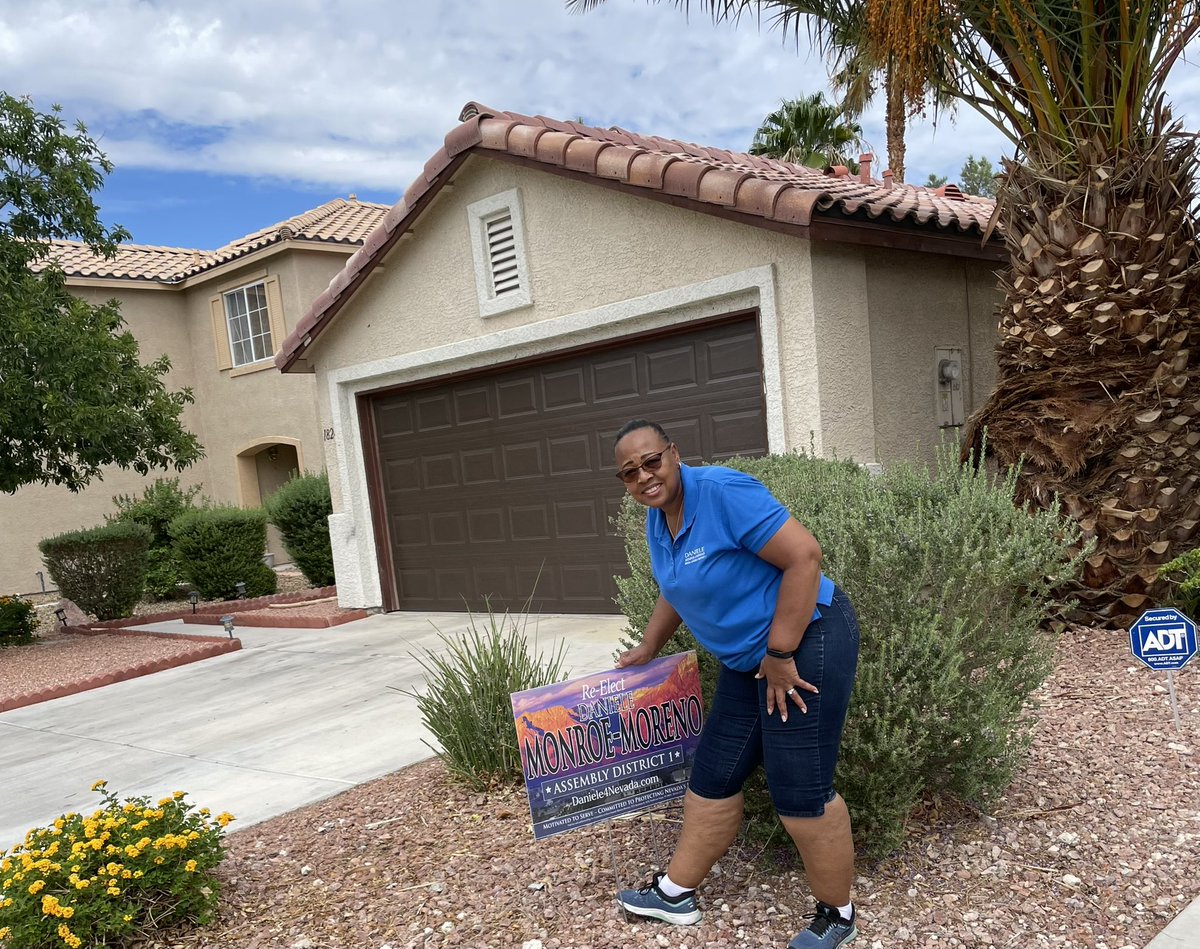 Daniele4mayor's tweet photo. Early mornings in #AD1 means answering the calls and delivering requested yard signs to #TeamDMM supporters !!#Win2022
@nvassemblydems https://t.co/sN8K5qYtxO