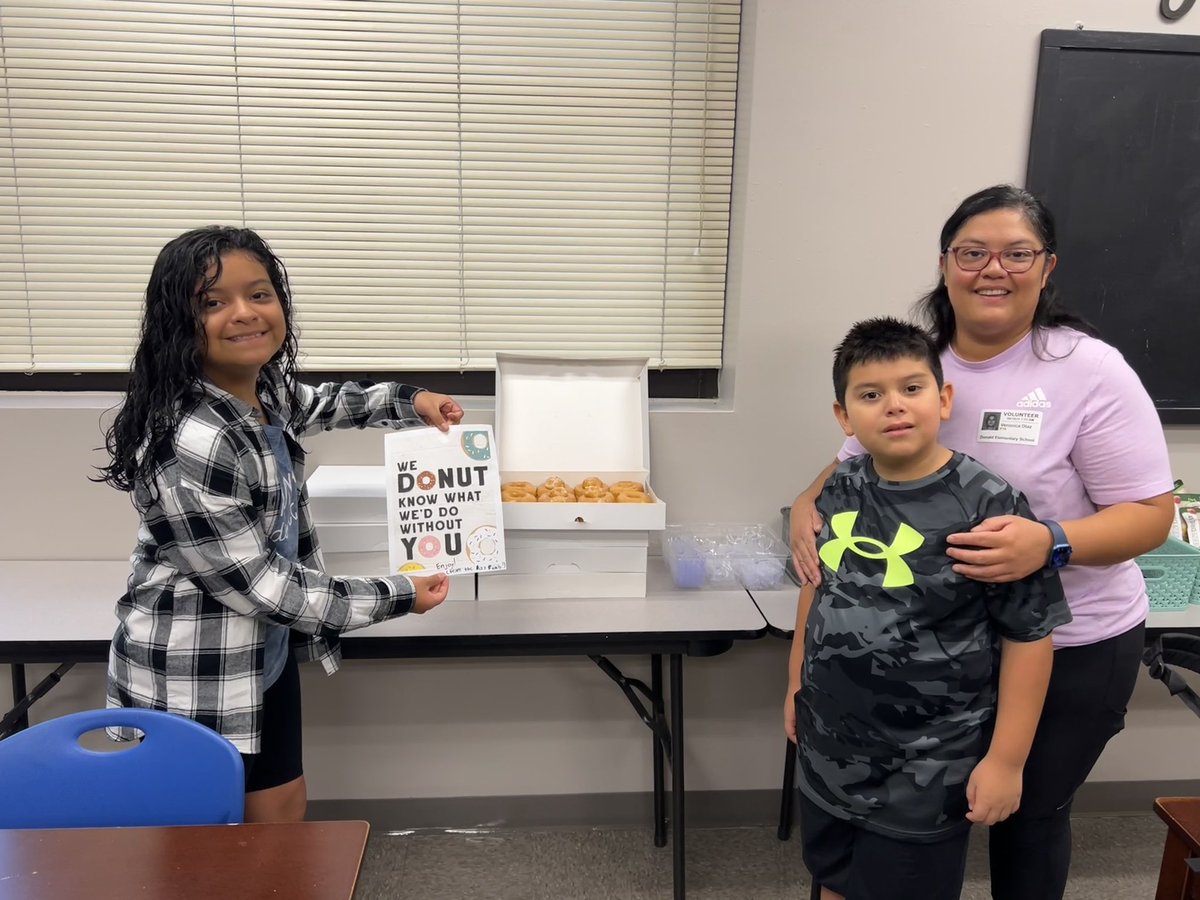 DonaldElemPTA's tweet photo. Thank You to the Diaz family for treating the Teachers and Staff to donuts this morning! 💙🐬 https://t.co/w3FQsQRGLU