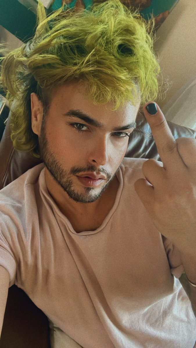 🖕🏽
