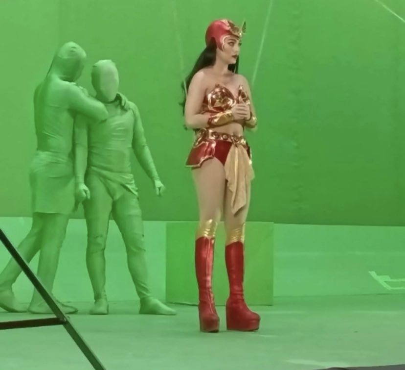 malluminse's tweet photo. LAHAT NG BUDGET NG DARNA PARA SA CGI AND EFFECTS SA POSTER BINUHOS KAYA WALA NG NATIRA SA MISMONG SHOW https://t.co/e6cvo8xoym
