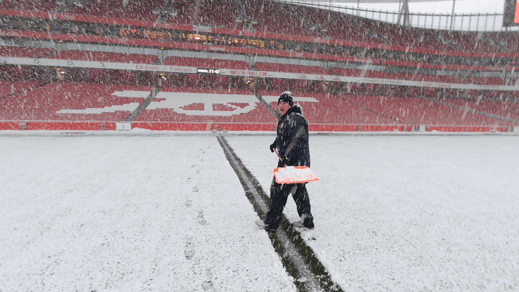 afcnewsroom's tweet photo. Arsenal's head groundsman, Steve Braddock, has passed away after a long illness.

Steve was ultimately responsible for the pitches at London Colney, Highbury and The Emirates since 1987 - his excellent work gave The Emirates its nickname, 'The Carpet'.

Rest in Peace, Steve. ❤️ https://t.co/w6zX5ckset