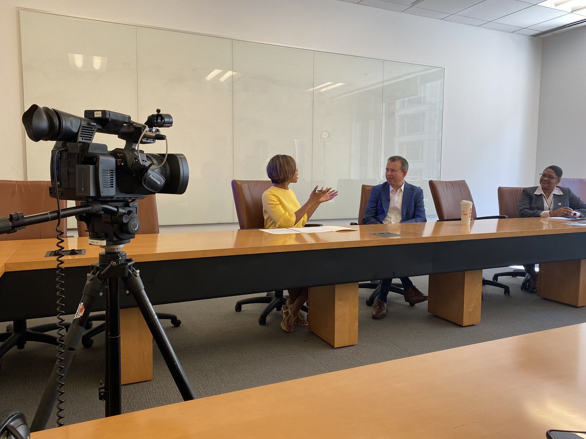 BpopeTV's tweet photo. HAPPENING NOW: @NABJCC members meet with @ChiPubSchools Superintendent @PedroCPSCEO and CPS officials for an on the record Q&amp;A session https://t.co/Z10mKkljus