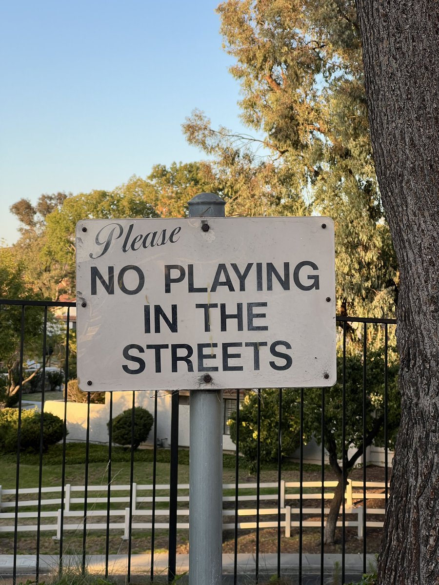 TrentSiggard's tweet photo. F*ck this sign.
Seen while riding #everystreet.
#thewaroncars https://t.co/MyDd9ZVGwB