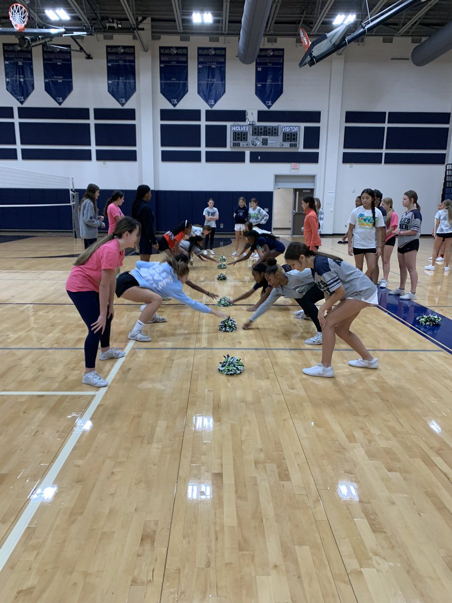c_ratliffWLMS's tweet photo. It’s fun Friday for our Cheerleaders 📣 @HumbleISD_WLMS @HumbleISD https://t.co/578f87GOo6