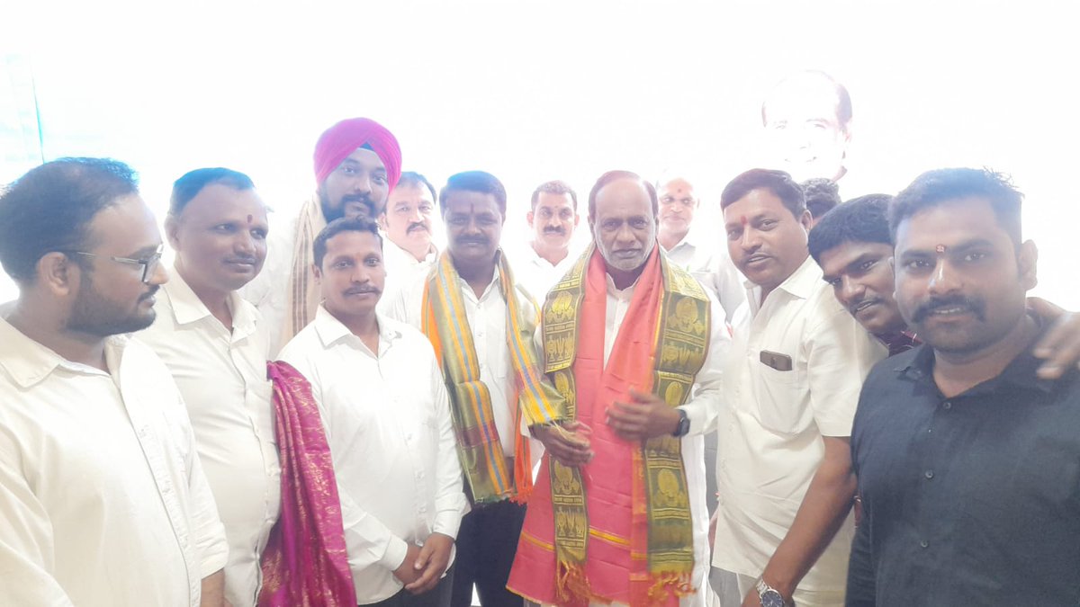 vickymannnn's tweet photo. Met Dr Laxman garu at his residence and felicitated on getting appointed For Parliamentary Board And Central Election Committee. https://t.co/viXOYIo5Fy