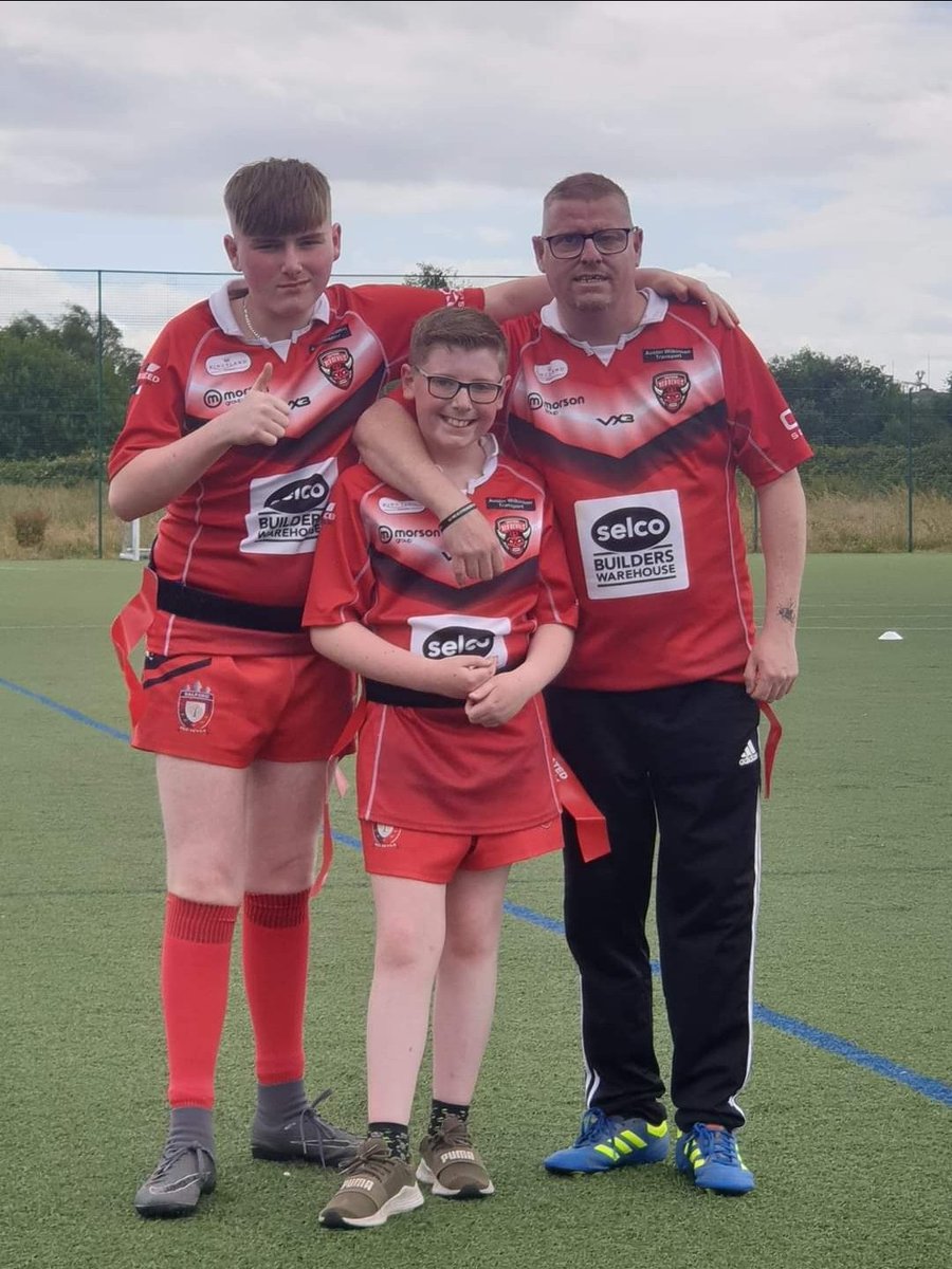 daheffernan's tweet photo. @anita_cheshire7 @SRDFoundation @SalfordDevils @LDSuperLeague @WidnesRL @ComIntCare Ah Thankyou :) The only pic of #TeamHeff together in Salford colours that exists :) Looking forward to it - should be a fun day. :) https://t.co/XPKtFVWEVG