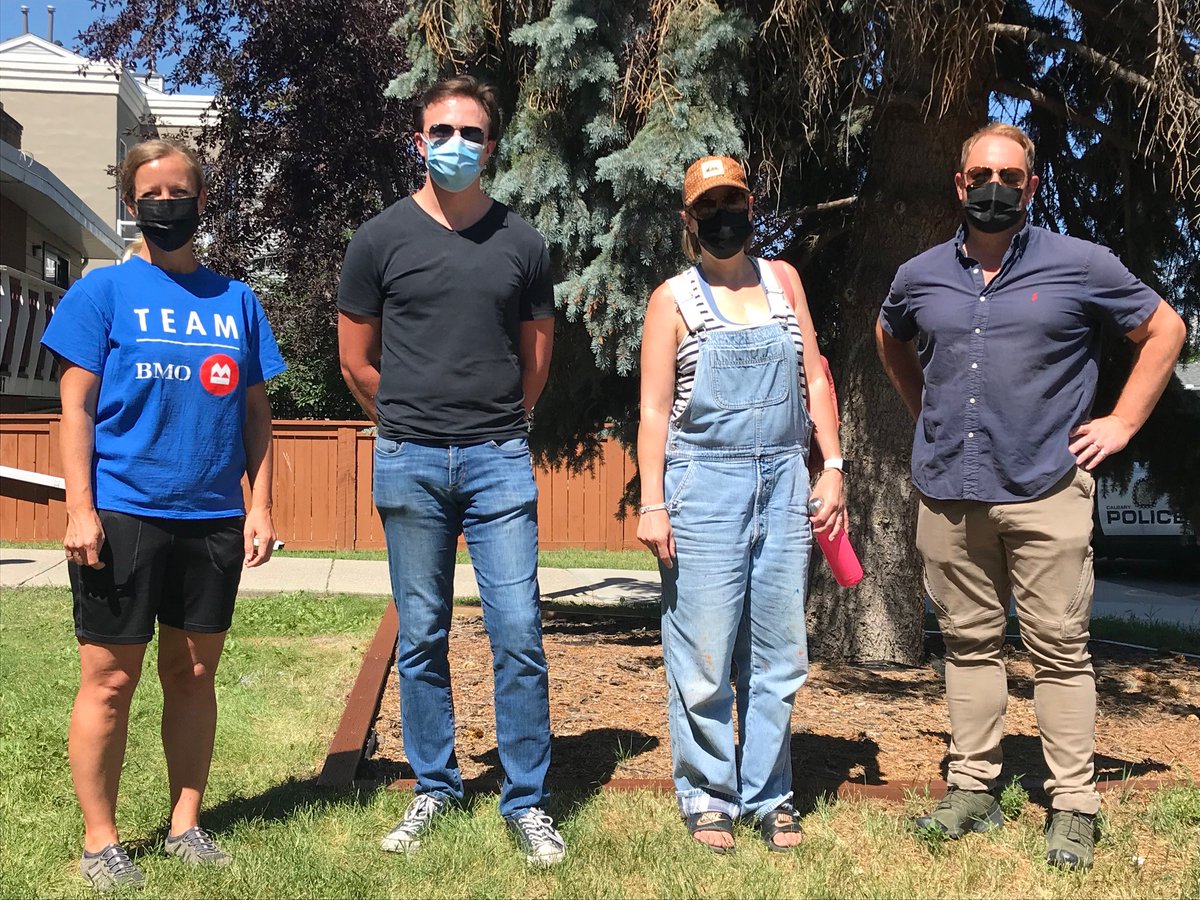 ChildrnsCottage's tweet photo. Words can’t express our appreciation to the @BMO team that made an exceptional impression at Brenda's House. They painted the wood around the flower bed and tree, they also helped in the kitchen. Way to go team!
#BMOGrowTheGood   #yychelps   #helpthechildren   #calgaryfamily https://t.co/YzVFyeACH5