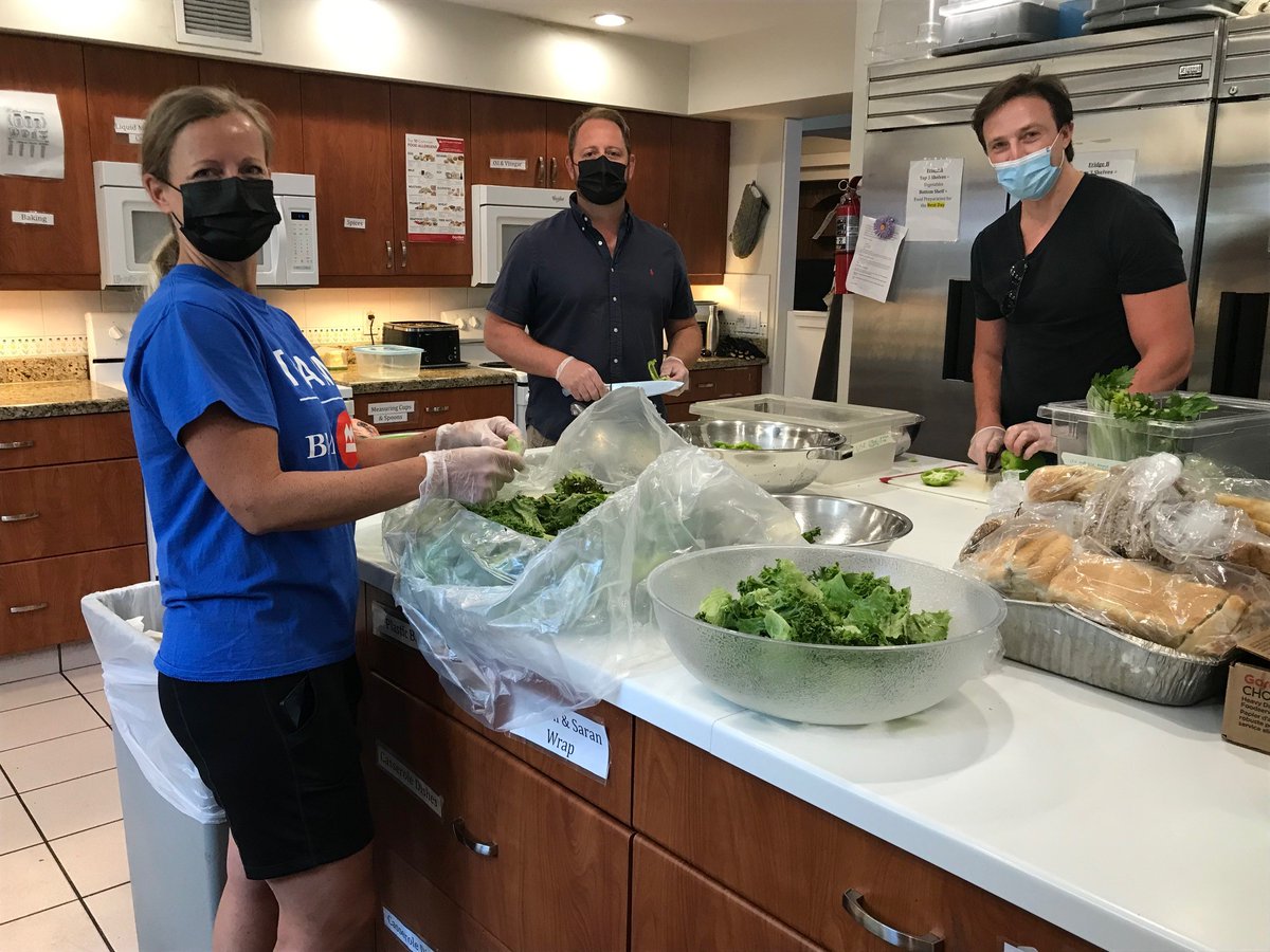 ChildrnsCottage's tweet photo. Words can’t express our appreciation to the @BMO team that made an exceptional impression at Brenda's House. They painted the wood around the flower bed and tree, they also helped in the kitchen. Way to go team!
#BMOGrowTheGood   #yychelps   #helpthechildren   #calgaryfamily https://t.co/YzVFyeACH5