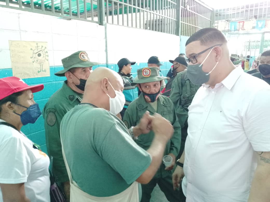 JohendersonG_'s tweet photo. #19Ago| 2/2 Juntos estamos construyendo el #LinaresModernoYProductivo, el municipio del buen vivir, donde generamos la mayor suma de felicidad posible para todas y todos, seguimos venciendo!
@NicolasMaduro @Soykarinacarpio 

#CongresoDeLaNuevaÉpoca 
#TupamaroEsAmor https://t.co/f4hSBl56rU