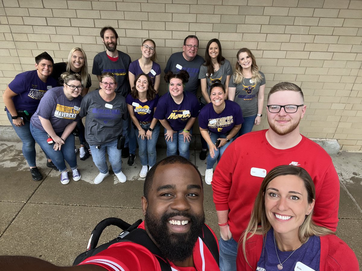 Welcome back Mavs! Best week of the year!  #HornsUp #GoMavs <a href="/lindsaymtrainor/">Lindsay Trainor</a> <a href="/Ryan9Perry/">Ryan Perry</a> <a href="/erin_eee/">Erin TeBeest</a> <a href="/AmandaBelk3/">Amanda Belk</a>