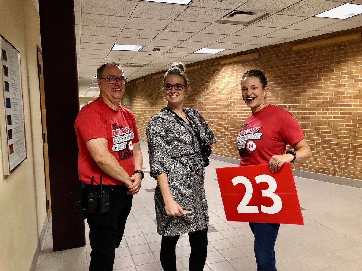 DrBrendaAH's tweet photo. Still smiling and doing whatever it takes to think on their feet, work collaboratively with their teams and Dragon colleagues while remaining flexible and staying focused on students. #WelcomeWeek2022 ⁦@MSUMStudentLife⁩ @FYPMSUM⁩ #MSUMGrit #MSUMHumility #MSUMHeart ❤️🐉 https://t.co/OokI8kSjMZ