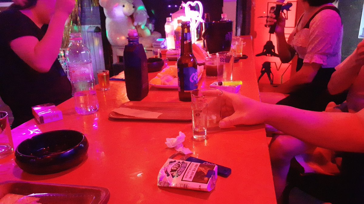 불금날에는 허니허니에서 이쁘니랑 한잔~ 술이 달콤해요~