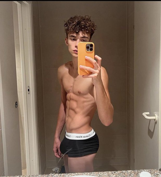 So in love with my romeo ?

Follow @romeotwink https://t.co/8Vkno1lbXf