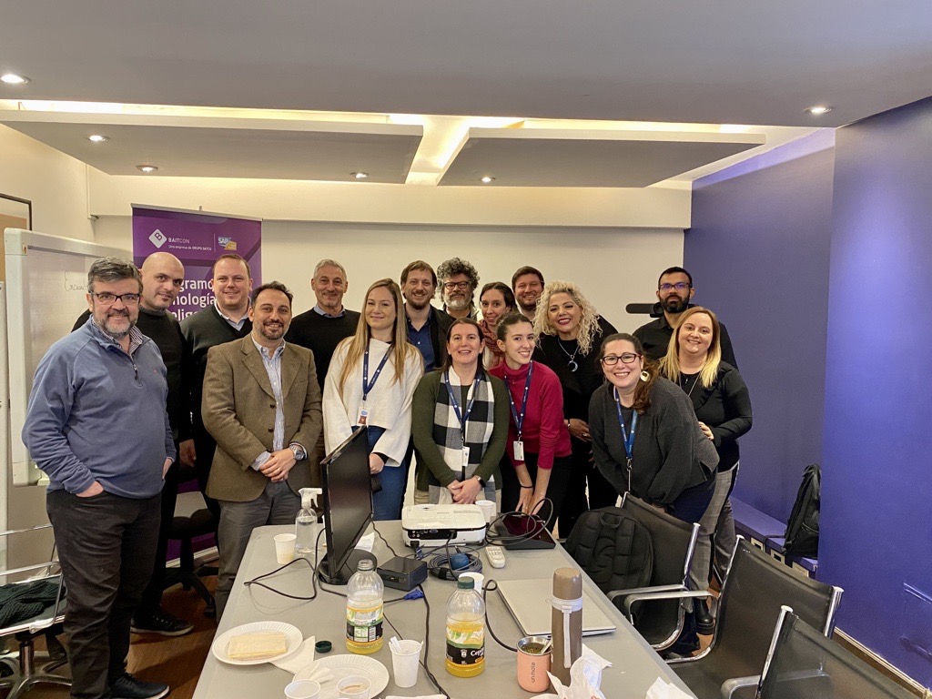 baitcon_gd's tweet photo. Hoy realizamos un nuevo desayuno de trabajo con
parte del equipo de #Baitcon y #CapitalHumano, y también Jorge Dini (COO de #GrupoDatco).
En la misma, se hablaron sobre los hitos hasta el momento, los nuevos proyectos, nuestros clientes y los desafíos en lo que queda del año.☕ https://t.co/8VazIrEYR2