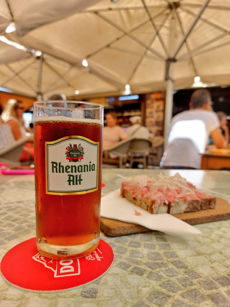 MeryGorB's tweet photo. No se preocupen por mi: todo bien por aquí🍻
#livinlavidamery #vacaciones #phellowers #veranodelamor https://t.co/Nu3KjaaKGy