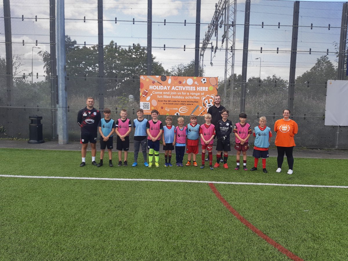 PoliceCrewe's tweet photo. It was a great day at the Cumberland Arena for the last Kops n Kids session of this summer holiday.
PCSOs have attended each day to have positive interactions with the young people from our community.
Thank you to #EveryBodyGym for running these events.
#CrewePolice #WeCare https://t.co/xsD7T6oGmM