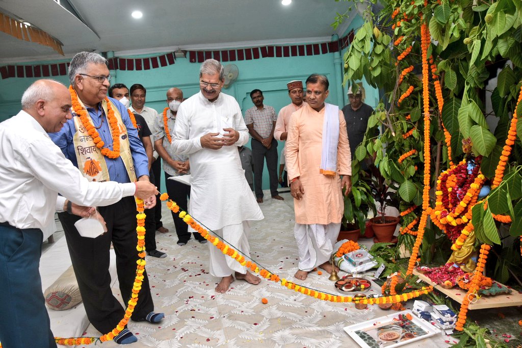 VCofficeBHU's tweet photo. श्री कृष्ण जन्माष्टमी के पावन पर्व पर मालवीय भवन में मा. कुलपति प्रो. सुधीर कुमार जैन जी ने पूजन किया। https://t.co/JQ7QtOfQGg