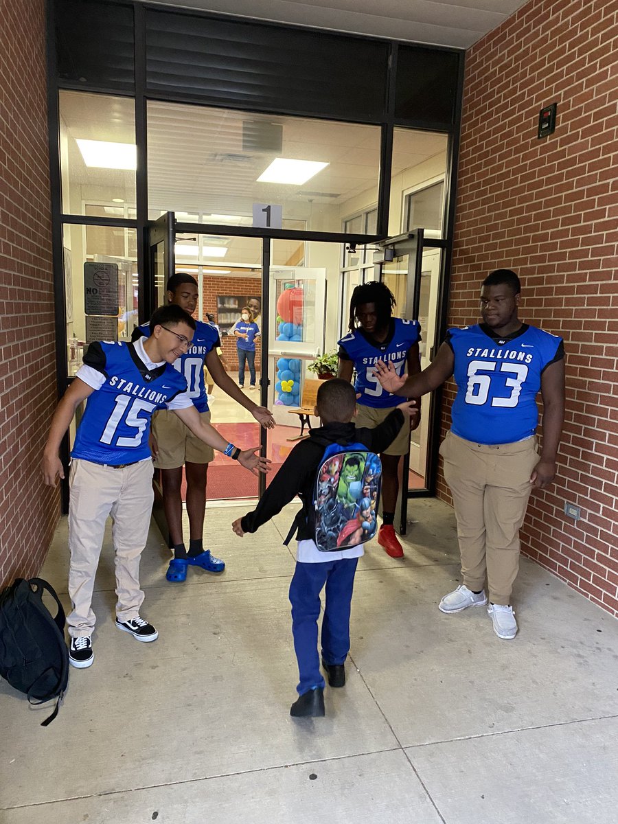 CoachNichols70's tweet photo. Even after a scrimmage last night, our student-athletes made sure to show these young students at McKenzie Elementary some love this beautiful Friday morning!!! #NorthSidePride #MadeToExcel @NorthMesquiteHS @NM_StallionFB https://t.co/x9A0EoTfQK