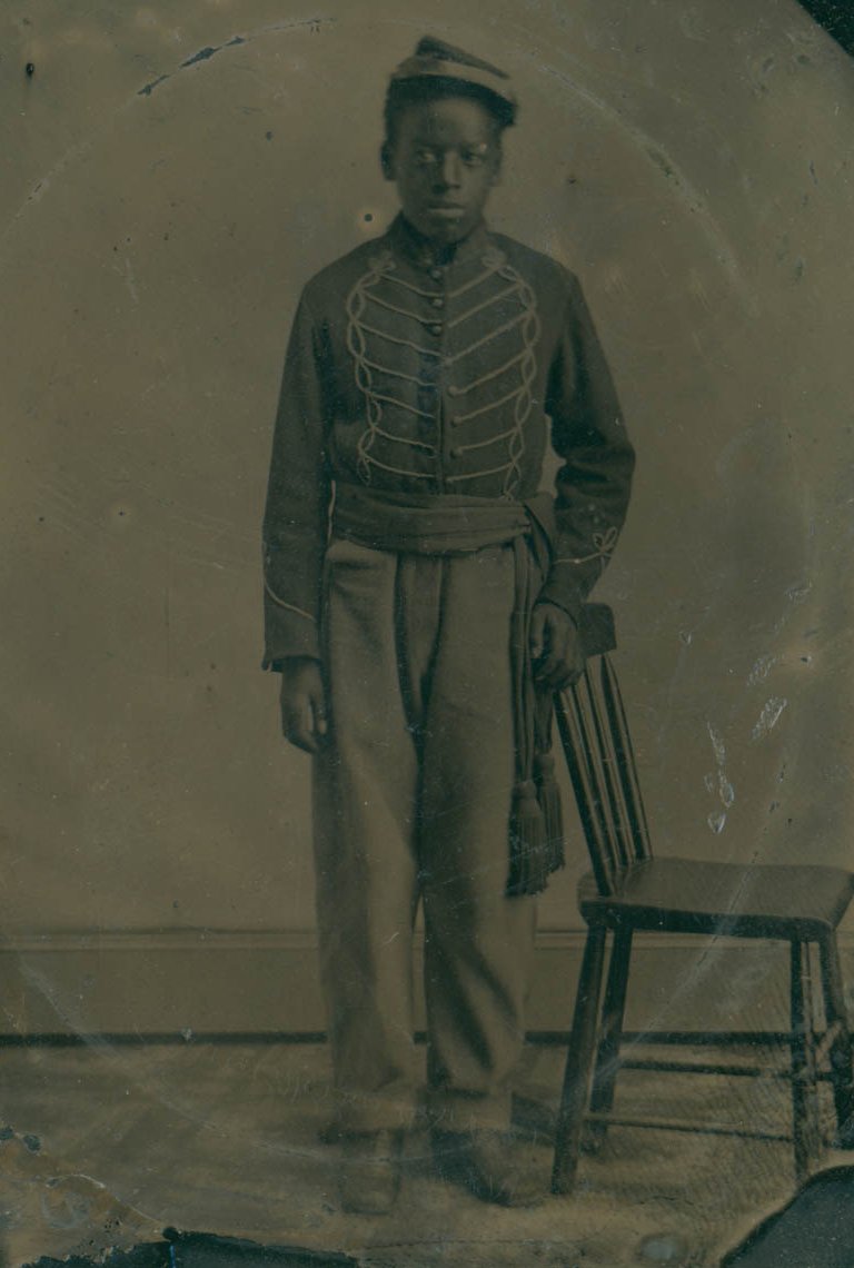 MHS1791's tweet photo. The last photograph of the day is a collection of photographs of the 54th Massachusetts Infantry Regiment, the first consisting of Black soldiers in the Civil War. https://t.co/9Tb2DKHSgQ
#MHS1791 #WorldPhotographDay #54thRegiment https://t.co/uRvhmiVs1z