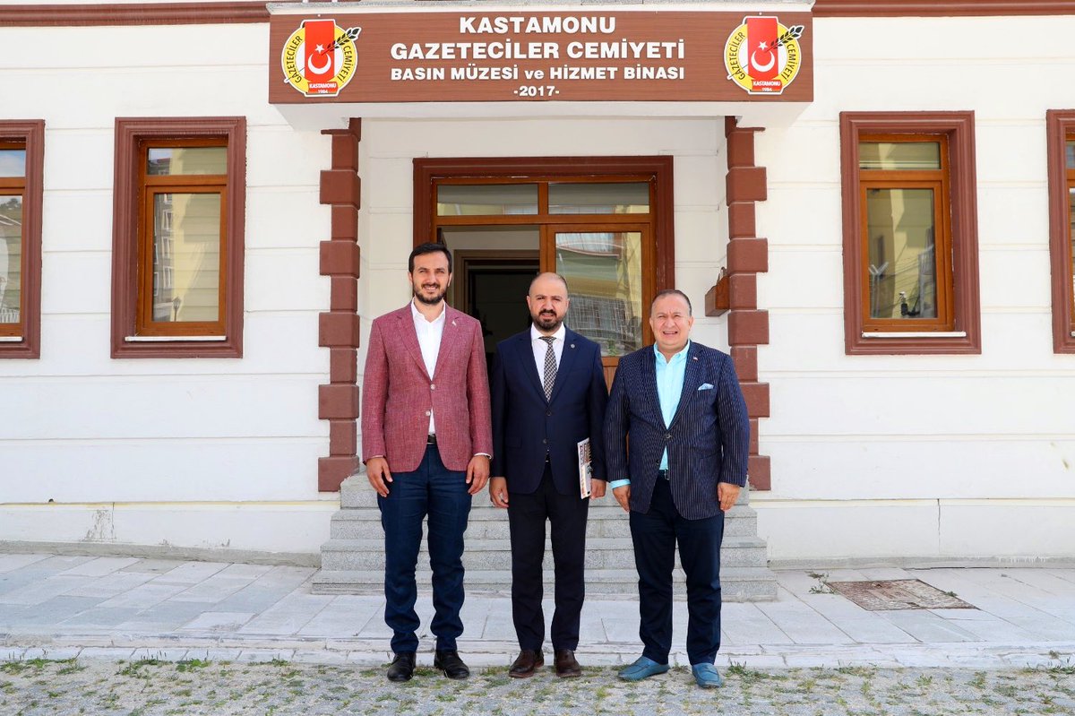 Kastamonu Sanayi ve Ticaret Odası yönetim kurulu başkanı Oğuz Fındıkoğlu ve Kastamonu Gazeteciler Cemiyeti Başkanı Erkan Yılmaz ile bir aradayız 🤝

Kastamonumuz için emek veren tüm hemşehrilerime teşekkür ediyorum.