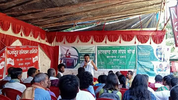 IpsaShatakshi's tweet photo. @jjsmorcha झारखण्ड जन संघर्ष मोर्चा के तत्वावधान में राजभवन रांची में एक दिवसीय धरना-प्रदर्शन व सभा का आयोजन किया गया।
 झारखण्ड के राजपाल से यह मांग किया गया कि फर्जी मुकदमा में जेल में बंद जनपक्षीय पत्रकार @RupeshKSingh85 को रिहा किया जाए.
#RepealUAPA 
#releaserupeshkumarsingh https://t.co/f3KGM3JoK0