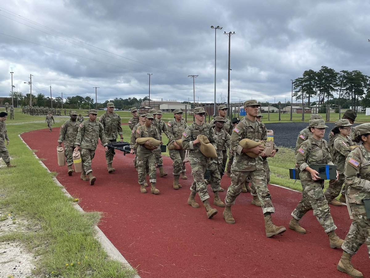 Vicksburg06's tweet photo. B Co 1-13th IN pick up operations starting the transition from civilian into a Soldier! Victory starts today and right here! @Vicksburg_7 @193_IN_BDE @fortjacksoncsmT @fortjacksoncg #victorystartshere #fixbayonets #firstatvicksburg https://t.co/Oaz25bogv3