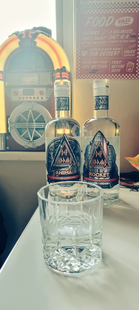 Just in time for the weekend! (Let's) get 'rocked' with these 2 exquisite <a href="/BrandsForFans/">Brands For Fans</a> #DefLeppard #Animal and #Rocket premium gins! Cheers! 🤘😎🍹