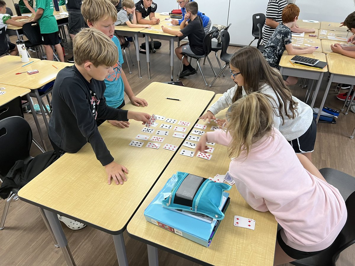 hjsteampuma's tweet photo. Game is called 31. Students had to make a 5 by 5 square with playing cards that the sum of the rows and columns equal 31. 🃏 https://t.co/LlnnTTJl2n