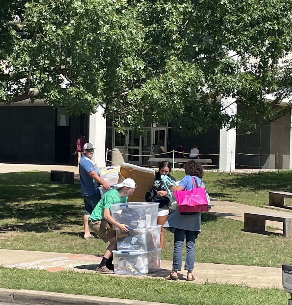 DeeSiscoe's tweet photo. Move-in 2022 is well underway with more than 1/2 of our residential students on campus! Thanks to the Bear Crew for their hard work this week! @MOState_ResLife @MissouriState @msu_studentaffa https://t.co/JeClWdXtuR