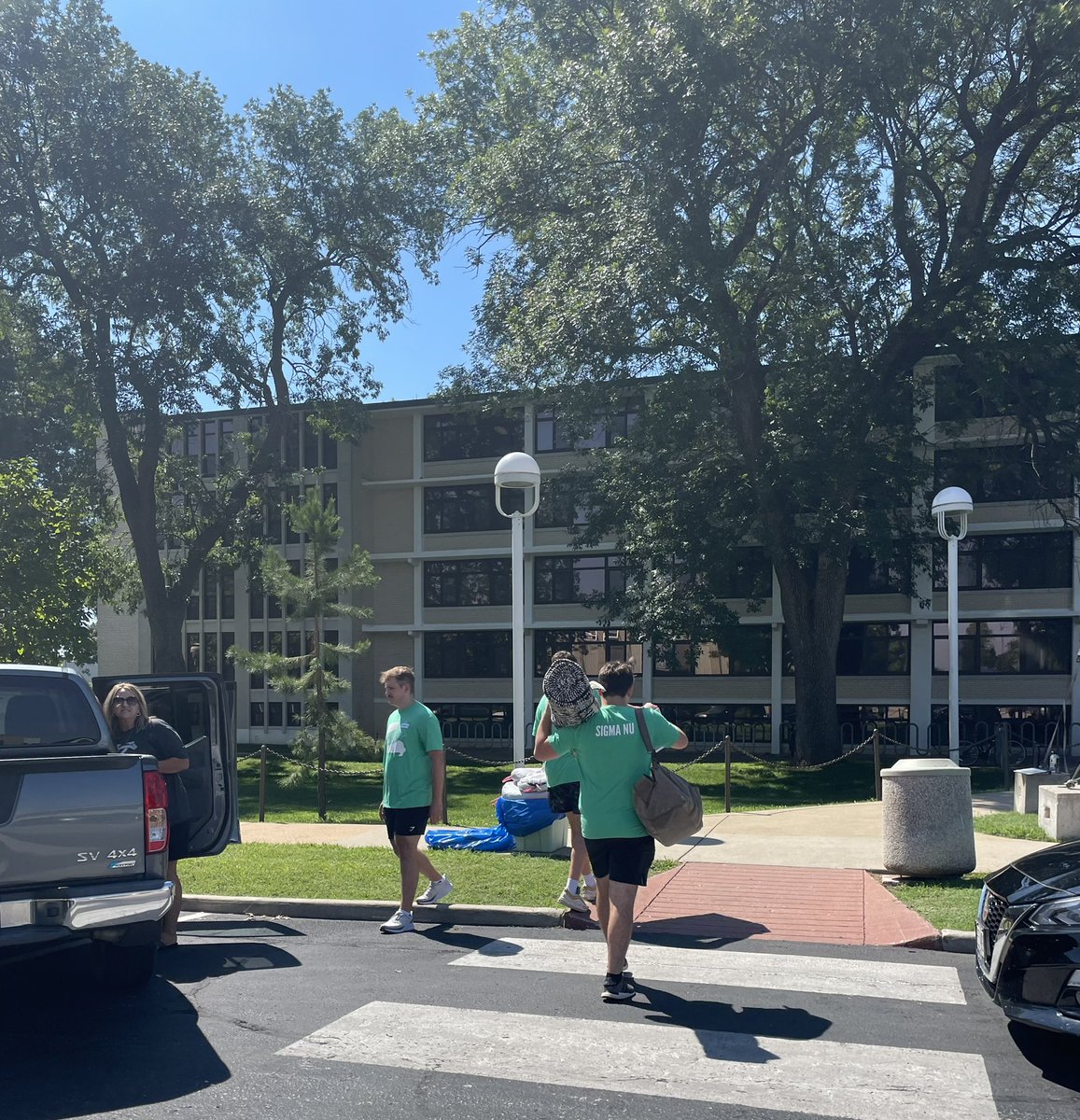 DeeSiscoe's tweet photo. Move-in 2022 is well underway with more than 1/2 of our residential students on campus! Thanks to the Bear Crew for their hard work this week! @MOState_ResLife @MissouriState @msu_studentaffa https://t.co/JeClWdXtuR