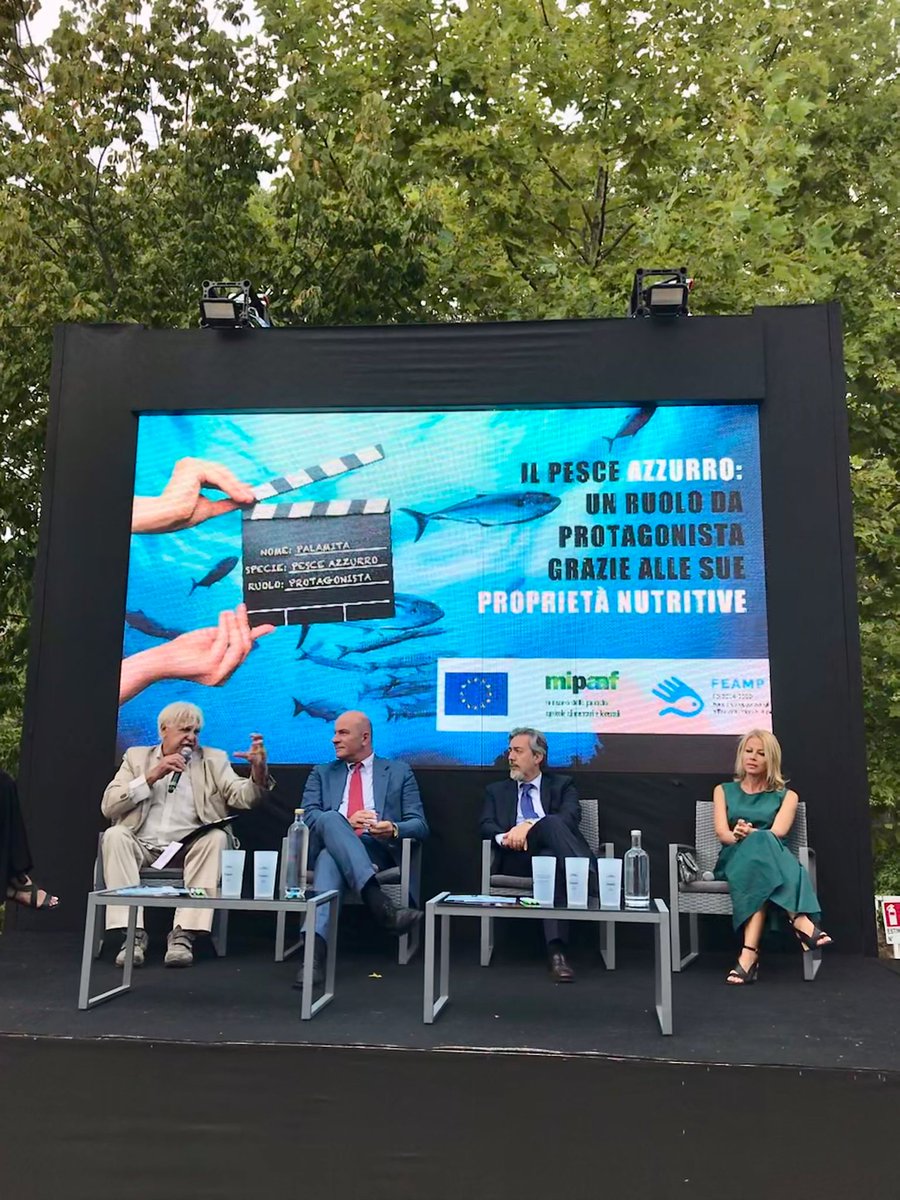 Presentiamo lo spazio sull'#IsolaTiberina dedicato al @Mipaaf_ - settore ittico alla presenza del DG Riccardo Rigillo, del sottosegr. Francesco Battistoni, della dirigente Eleonora Iacovoni e del presidente di #IsolaDelCinema Giorgio Ginori.

#sostenibilitá #19agosto