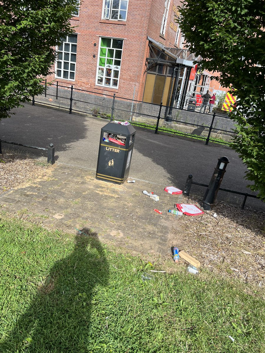 UKAndyC's tweet photo. @WiganCouncil bins are overflowing and litter is everywhere in the streets.  Pool St, Swanmedow Lane and Trenchfield mill.  Not good https://t.co/FuMKRr5ZCN