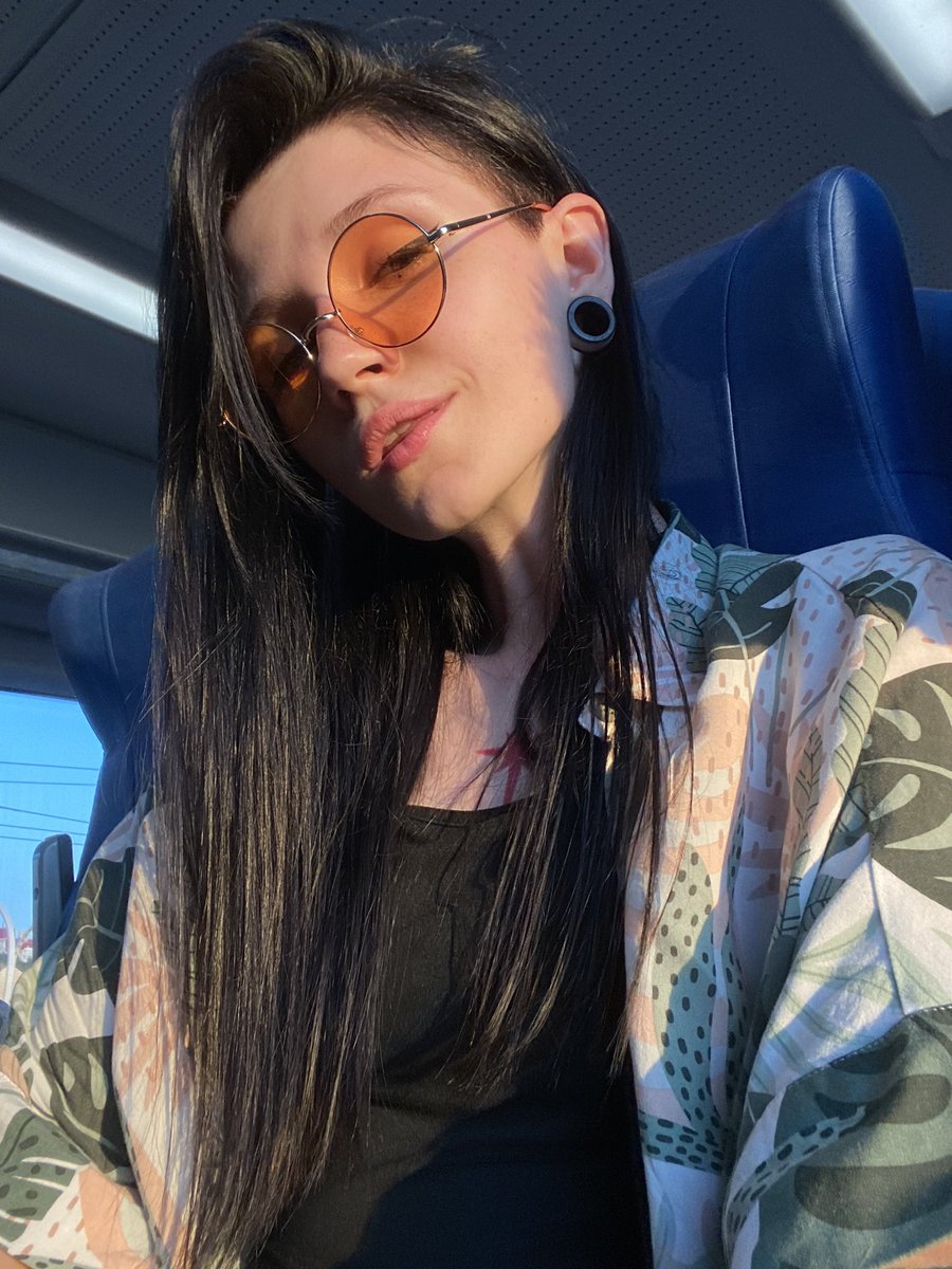 may75720518's tweet photo. появляюсь здесь раз в месяц, чтобы поменять аватарку

у меня если что все прекрасно, а у вас как дела¿ https://t.co/KcVnijEgP6