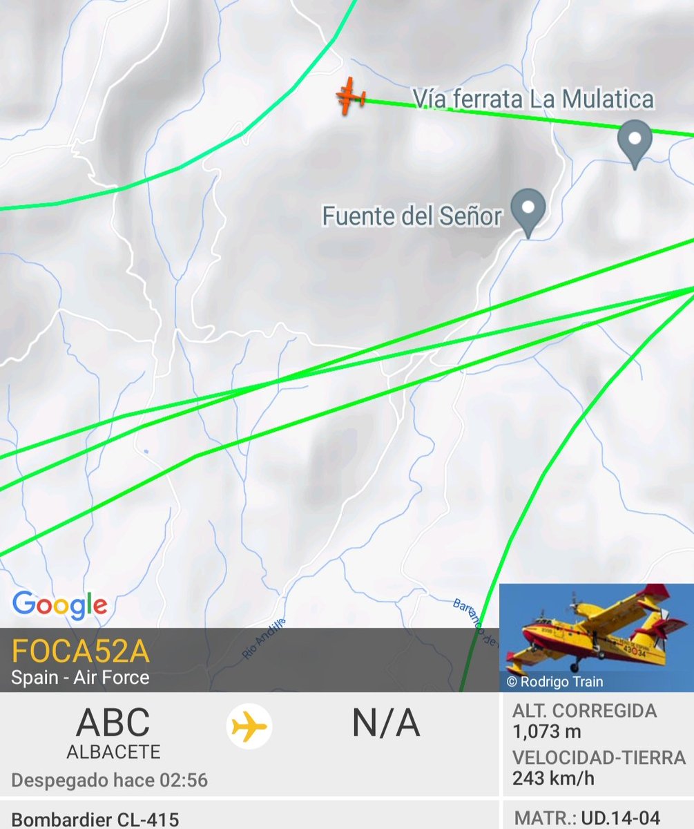 AragonMeteo's tweet photo. 🔥#IFBejis|
Un hidroavión del @43grupo realizando descargas en la zona de #LaMulatica y #PeñaParda y captando agua del Embalse de #Benagéber https://t.co/I1TAdVEx0O