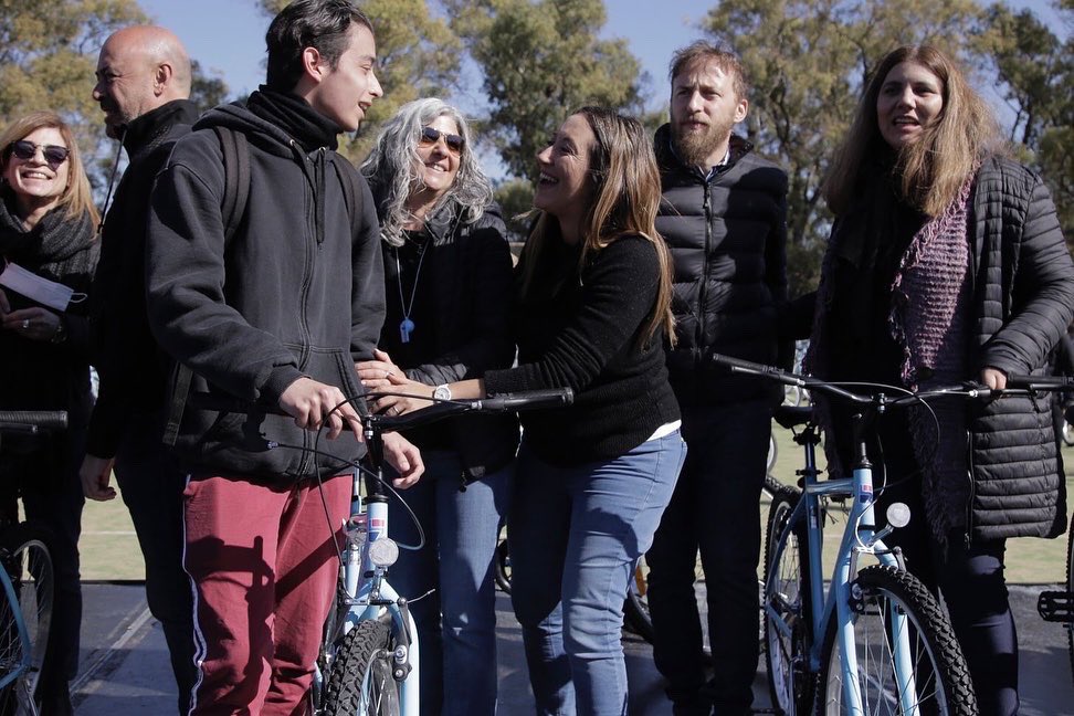MunicipioLdeZ's tweet photo. 🚲 En el marco de Lomas en Bici, entregamos 650 bicicletas para estudiantes de Escuelas de Educación Técnica y Educación Especial.
#LomasEsEnEquipo https://t.co/3KDbE43BJr
