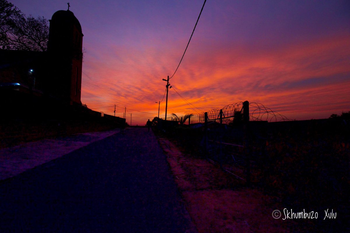 mccoovane's tweet photo. Good Night South Africa 🇿🇦

Sunsets are proof that no matter what happens, every day can end beautifully. #cameratek #worldphotographyday #sunset #canonsa #photography #photographyday #umlazigsection #emaromeni #romechurch https://t.co/jt2T6DZ11D