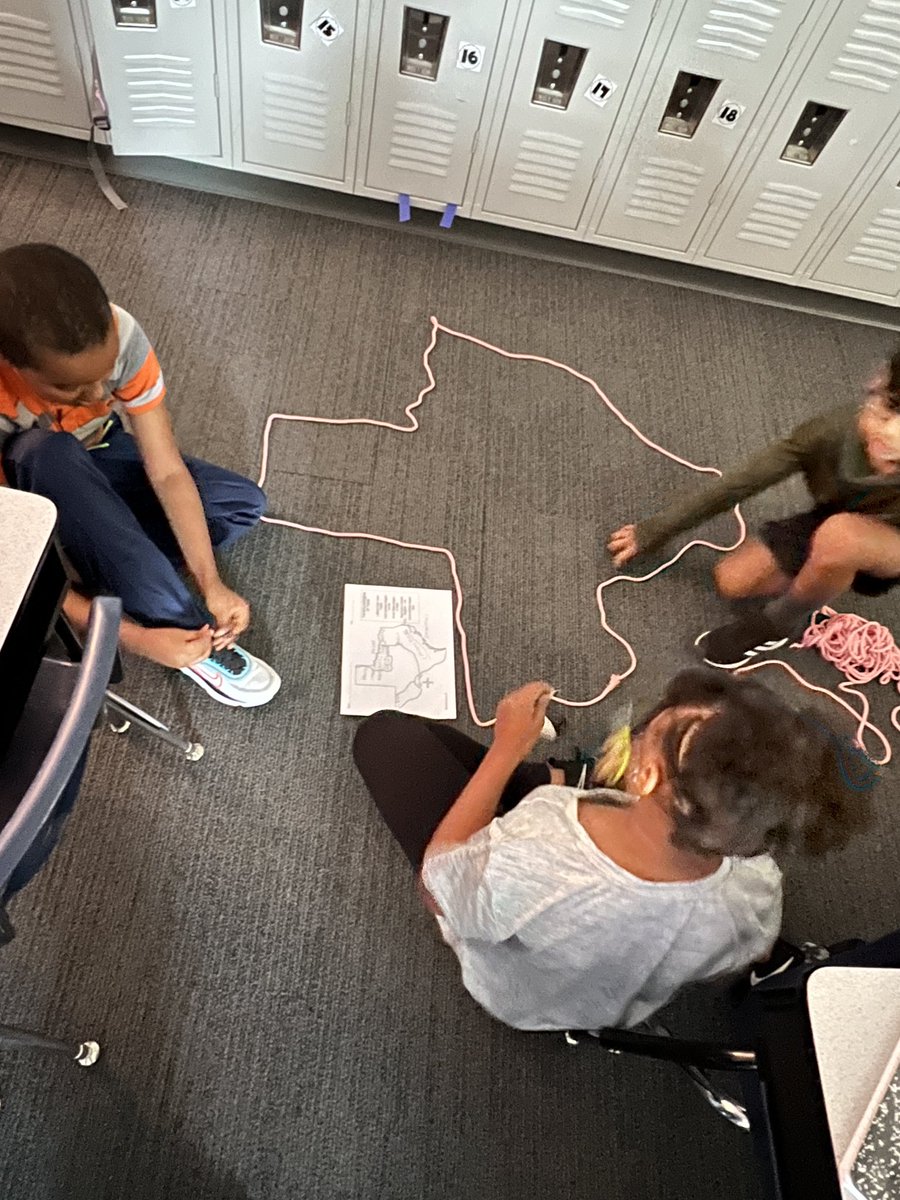 MrsHaleyGarner's tweet photo. Creating Texas &amp; the 4 regions using rope and masking tape. They had SO much fun doing this!  👏🏼✔️ #TexasHistory #WylieISD @WylieISD https://t.co/mrzHbTrncX