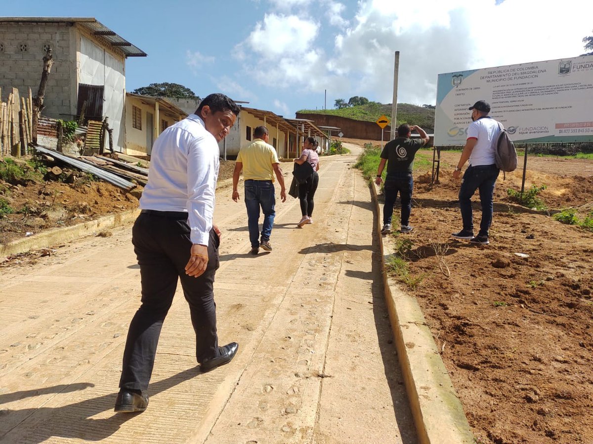 CarloSierras's tweet photo. Seguimos avanzando con vías para la paz y energías limpias en nuestro sector rural sacramento, gracias al OCAD paz por la aprobación de estos proyectos. @RenovacionCo @MilagroHg @petrogustavo @InviasOficial @MinTransporteCo @elviamejiafer @jccamacho6410 https://t.co/Gm47x3FzHU