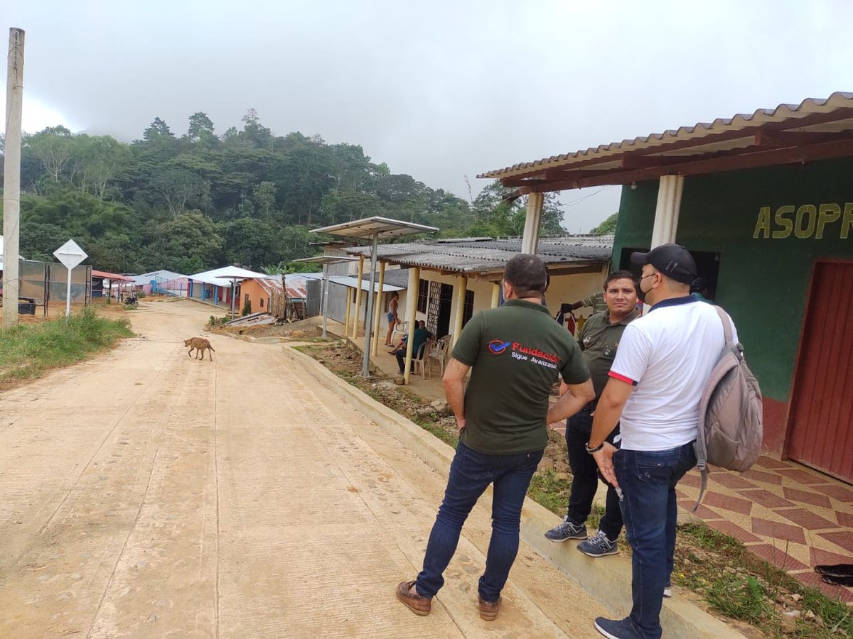 Seguimos avanzando con vías para la paz y energías limpias en nuestro sector rural sacramento, gracias al OCAD paz por la aprobación de estos proyectos. <a href="/RenovacionCo/">Agencia de Renovación del Territorio</a> <a href="/MilagroHg/">kellis Hernández</a> <a href="/petrogustavo/">Gustavo Petro</a> <a href="/InviasOficial/">Invías</a> <a href="/MinTransporteCo/">MinTransporte</a> <a href="/elviamejiafer/">Elvia Mejía F.</a> <a href="/jccamacho6410/">janeth camacho</a>