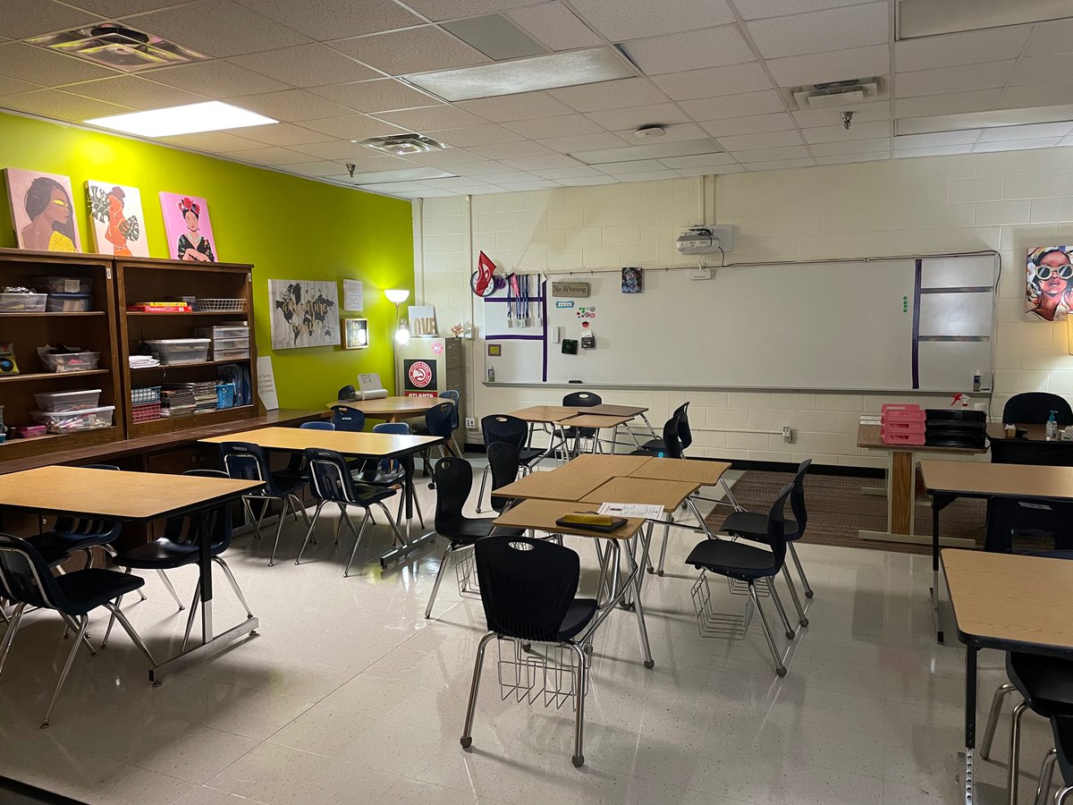 ms_thrasher's tweet photo. New room set up, what do ya’ll think? https://t.co/9zI5M1ESbd