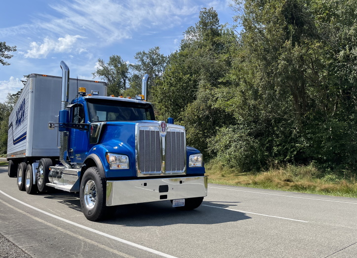 KenworthTruckCo's tweet photo. The new PACCAR TX-18 and TX-18 Pro automated transmissions are now available for order. The TX-18 Pro adds enhanced capabilities and unique features for extreme duty vocational applications: https://t.co/TGieHcyElN
#Kenworth #W990 #HeavyHaul #PACCARPowertrain https://t.co/QKTBDI0IAt