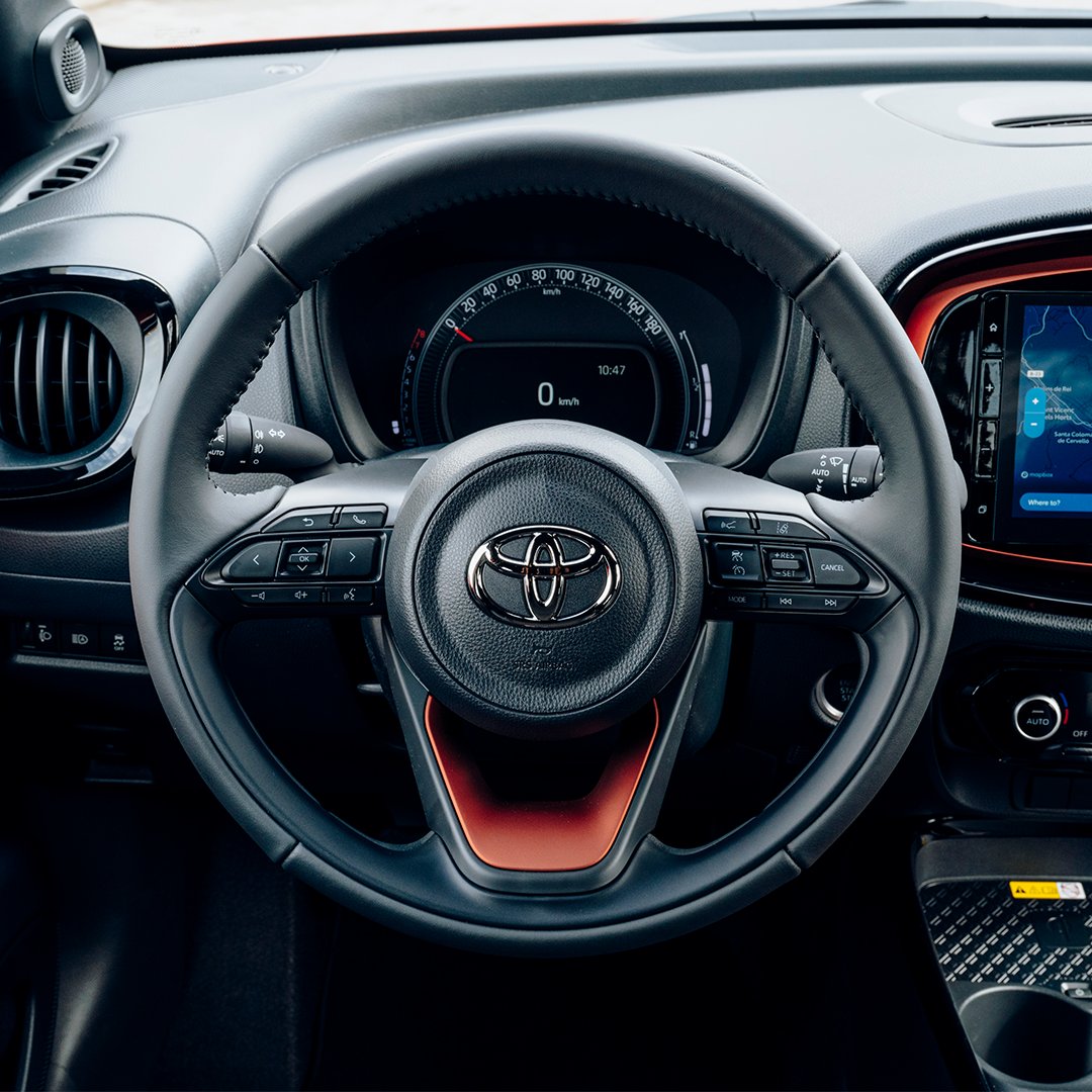 Las multas por exceso de velocidad son unas de las más frecuentes, especialmente en vacaciones. 🚗☀️

 Descubre qué métodos son legales en España para conocer la ubicación de los radares y como tu #Toyota te ayuda a conducir de una manera más segura. 👇

 