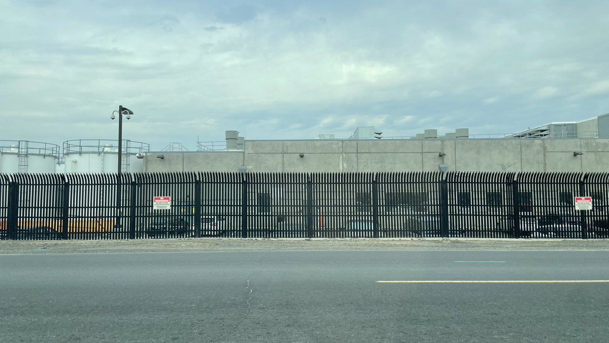 eggrins's tweet image. i didn’t expect us-west-2 to look like this