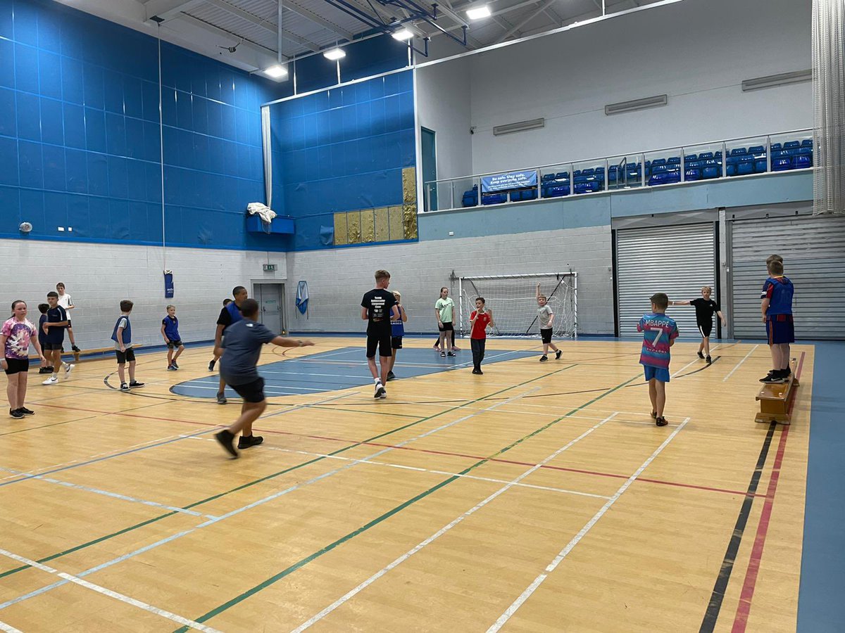 ALSportDev's tweet photo. Another fantastic week of Playschemes! Great to see so many smiling faces 😄 Big thank you to @tredegarcc and @WRU_Community for delivering sessions this week 🏏🏉 Looking forward another jam-packed timetable next week! #Summer2002 https://t.co/WgaIBqvRSN