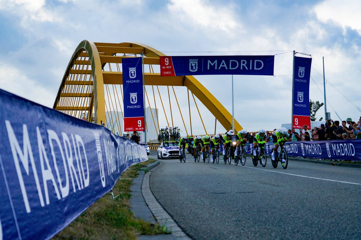 GemeenteUtrecht's tweet photo. ¡Ciclamos! De stad zoemt al de hele dag en nu fluiten dan eindelijk weer die tijdritwielen door de straten. 
Giro ➡ Tour ➡ #LaVuelta22!! 😍😍😍 https://t.co/ME8gt9gQPc