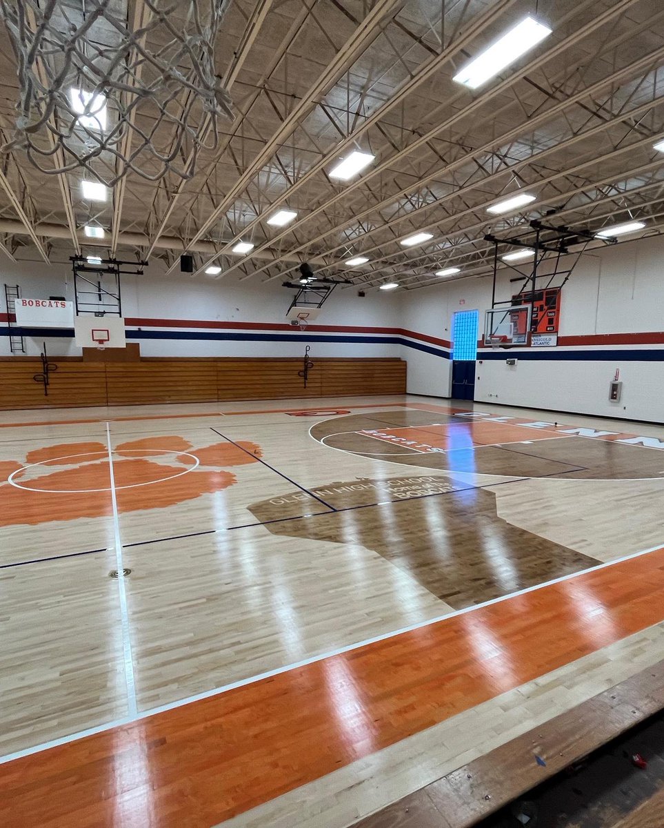 SCSFloorAction's tweet photo. The water tower at @ghsbobcat_pride has become an rallying symbol for the athletic program.  On this week’s #finishedfloorfriday entry, they made the water tower part of their gym floor as well.

#superiorcourtsystemsbyflooraction #gymfloorseason #gymfloorspecialist #deepwater https://t.co/zEv54Gw6M2