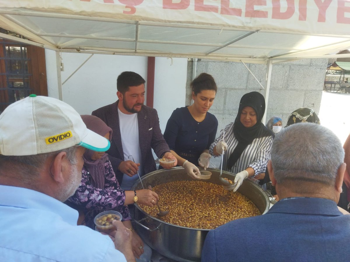İlçe Başkanımız @sakingkmen, Belediye Başkanımız <a href="/BurhanDEMRBA1/">Burhan DEMİRBAŞ</a> Gençlik Kolları Başkanımız  <a href="/MstfaKskin/">Mustafa Keskin</a>  il kordinatorumuz @SEVCANAKDOGAN ile birlikte çarşı meydanımızda aşure dağıtımımızı gerçekleştirdik <a href="/hatice_cakmak/">Hatice Nur Çakmak</a> <a href="/ayseekartal/">Ayşe Kartal 🇹🇷</a>
Hayırlara vesile olsun insallah