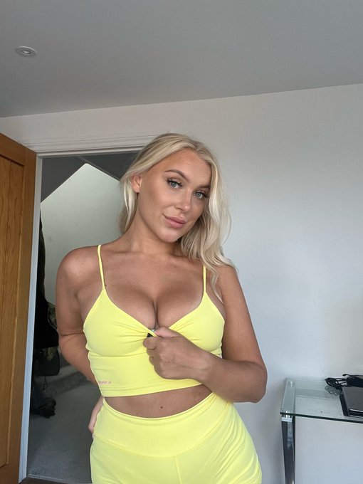 Should I remove my top? https://t.co/3piPSfWA15